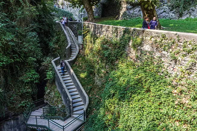 Scala dell'Orrido di Bellano e Ca' del Diavol, Bellano, Lecco. Shutterstock_1464819950