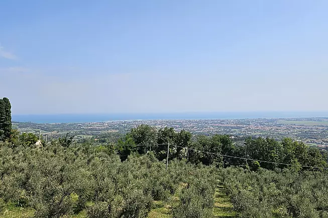 Vista fino al mare dall'Eremo di Monte Giove a Fano_Foto di @Voicesearch.travel