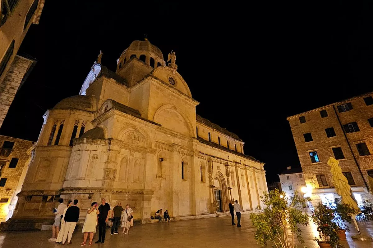 Sebenico di notte. La cattedrale di San Giacomo - Foto di Francesca Barbarancia ©voicesearch.travel