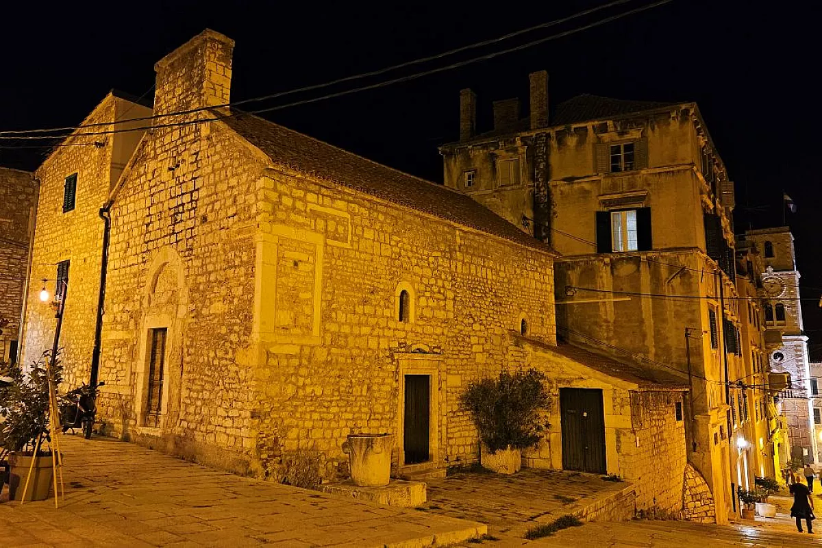 Sebenico-di-notte - Foto di Francesca Barbarancia ©Voicesearch.travel