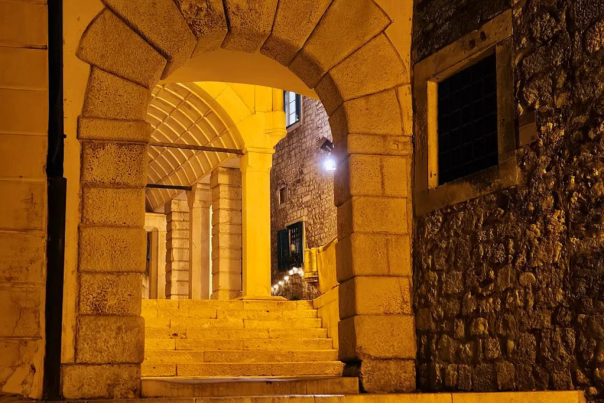 sebenico-di-notte-foto-di-francesca-barbarancia-voicesearchtravel
