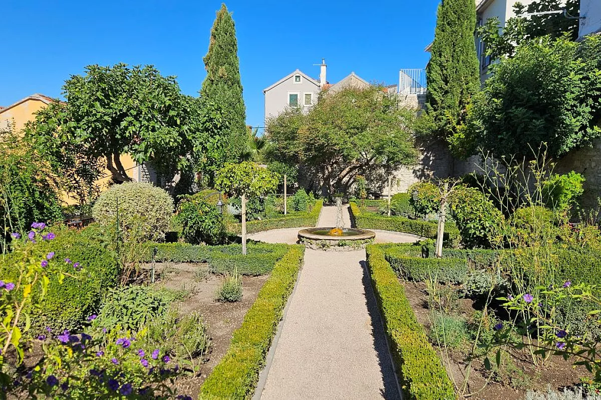 Giardino segreto di Sebenico - Foto di Francesca Barbarancia © Voicesearch.travel