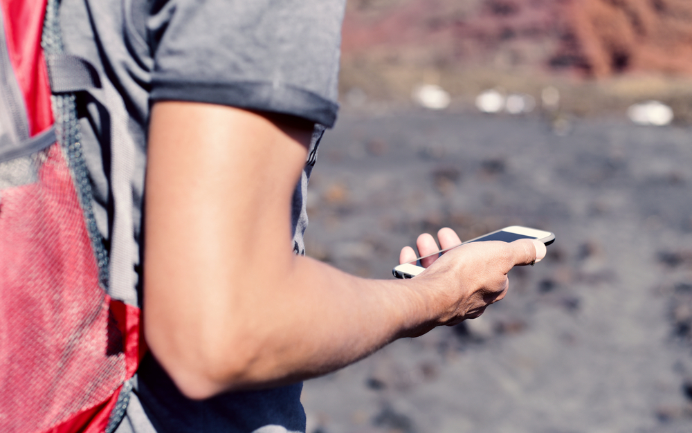 Smartphone trekking shutterstock_557149864