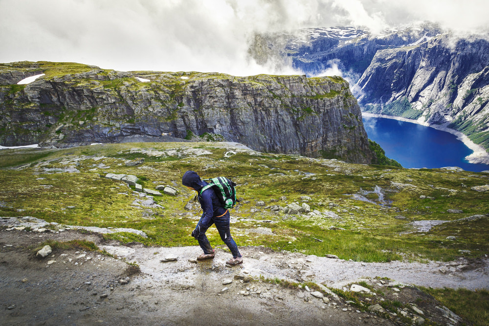 Trolltunga, trekking in Norvegia