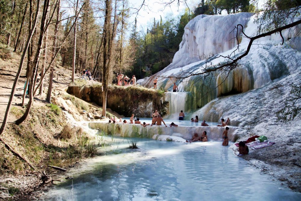 Bagni San Filippo, trekking in Toscana tra natura e terme naturali Bagni San Filippo, trekking in Toscana tra natura e terme naturali