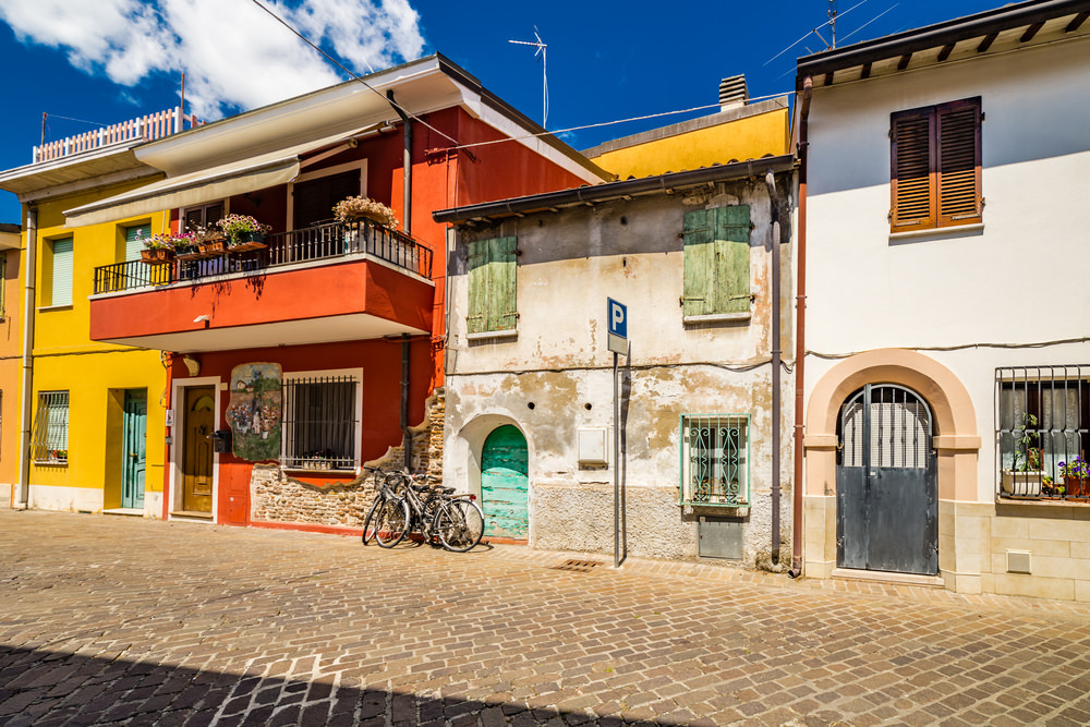 Borgo San Giuliano, passeggiando nel borgo di Fellini