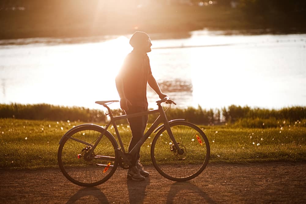 andare in bicicletta lentamente