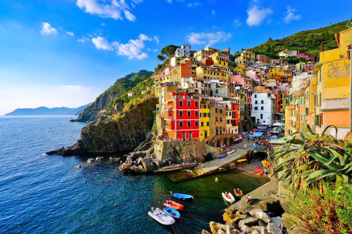 case-colorate-lungo-la-zona-delle-cinque-terre-a-riomaggiore-italia.jpg_s=1024x1024&w=is&k=20&c=iZZk44YIMecJ6nGAUVRdOMIdHzs_zYGFKs2Ngrp_dW8=